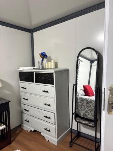 En eller flere senge i et værelse på Paradise stay villa#3