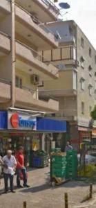 a group of people sitting in front of a building at Şehrin merkezinde evinizde hissedeceğiniz oda in Konak +4 photos