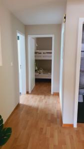 Φωτογραφία από το άλμπουμ του Apartment by Lake Brienz with lake view σε Oberried +19 φωτογραφίες