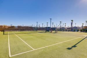 Εγκαταστάσεις για τένις ή/και σκουός στο 5 Mi to Surprise Stadium! Arizona Winter Getaway ή εκεί κοντά