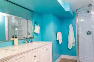 Koupelna v ubytování Downtown Albany, Hot Tub, Game Room, eV Charger + 18 fotografií