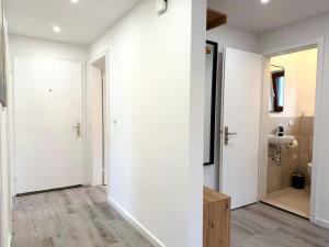 Koupelna v ubytování Perfekt für 4-6! Küche Garage Nespresso S-Bahnhof + 15 fotografií