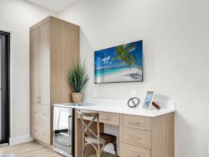a white desk with a chair in a room at Elegant Naples Studio with Huge Bathroom in Naples