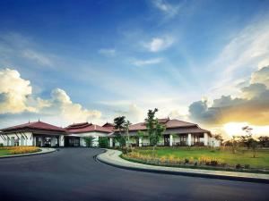 Gallery image of The Lake Garden Hotel Nay Pyi Taw - MGallery Collection in Nay Pyi Taw