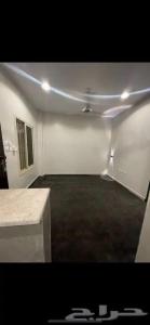 a white room with a table and a counter top at الفرعاء ابها in Al Maḩshūsh