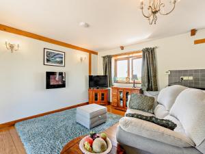 Μια τηλεόραση ή/και κέντρο ψυχαγωγίας στο 1 Bed in Polperro HIVIE