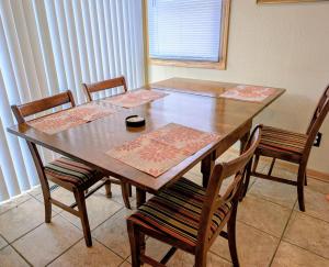 Foto dalla galleria di By State Fair 5 bedrooms 2 baths a Des Moines