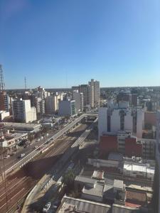 ラモス・メヒアにあるMinisuite Estación Ramos Mejíaの高速道路や建物のある街並み +1枚の写真