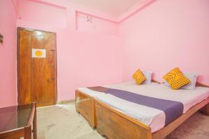 Postel nebo postele na pokoji v ubytování Hotel O Greenwood + 38 fotografií