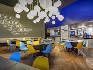 ห้องอาหารหรือที่รับประทานอาหารของ ibis budget SP Centro Sao Joao