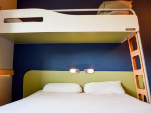 Ένα ή περισσότερα κρεβάτια σε δωμάτιο στο ibis budget Rodez +77 φωτογραφίες