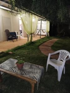 Κήπος έξω από το Honney Hostel