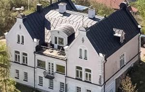 an aerial view of a large white house at 2 Bedroom Stunning Apartment In Högsby in Högsby