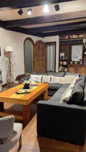 Гостиная зона в TEROTERO Lake Hostel - Habitación Nahuel 1