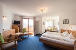 TV a/nebo společenská místnost v ubytování Parc Hotel Tyrol