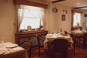 a restaurant with tables and chairs and a window at C&C Residence Hotel in Bacău