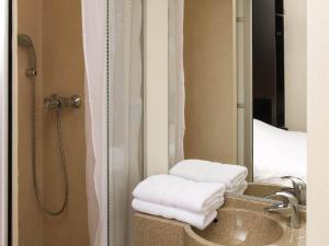 Koupelna v ubytování Ibis Budget Limoges Nord + 44 fotografií