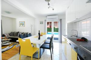 Posedenie v ubytovaní Holiday home Orange with heated pool and parking