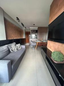 TV a/nebo společenská místnost v ubytování Apartamento mobiliado com excelente localização em Maceió