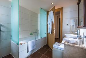 Koupelna v ubytování Koutrakis Suites by Estia + 6 fotografií