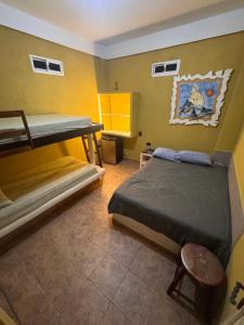 Ένα ή περισσότερα κρεβάτια σε δωμάτιο στο Posada El Arenal