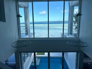 a view of the ocean from a room with a window at casa di george 