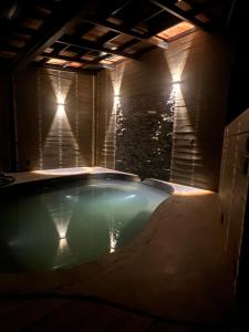 a jacuzzi tub in a dark room with lights at Mi Refugio Nordico Buho Cabin in San Miguel