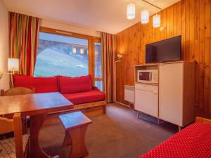 Η κουζίνα ή μικρή κουζίνα στο Studio skis aux pieds pour 2 pers, Valmorel - FR-1-356-548