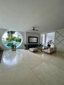 Μια τηλεόραση ή/και κέντρο ψυχαγωγίας στο Apartamento en Cartagena cerca al hotel las Américas