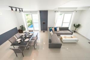 Χώρος καθιστικού στο Platinum Villa 4 bedrooms Rawai