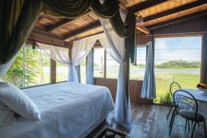 Ένα ή περισσότερα κρεβάτια σε δωμάτιο στο Pousada Rosa Ibira