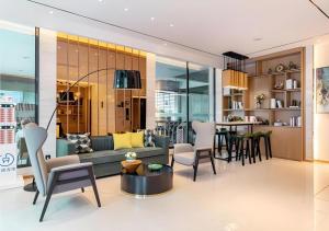 a living room with a couch and a table at City Comfort Inn Quanzhou Wanda in Quanzhou