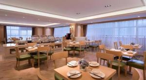 Un restaurant sau alt loc unde se poate mânca la Vienna Hotel Zhengzhou East High-Speed Railway Station
