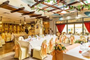 A restaurant or other place to eat at Eurostars Sofia City
