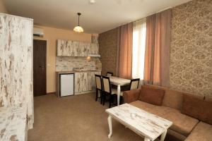 Een keuken of kitchenette bij Paraiso Theopolis - All Inclusive