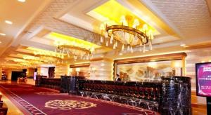 a bar in a hotel with chandeliers at Shenyang Royal Wan Xin Hotel in Shenyang