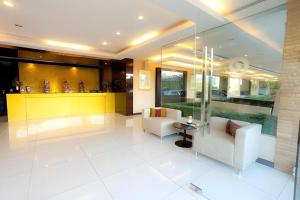 Khu vực ghế ngồi tại The Residence Airport & Spa Hotel