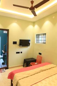 TV a/nebo společenská místnost v ubytování Le Sunrise Residency