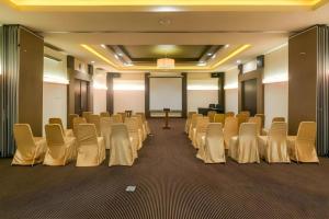 a room with rows of chairs and a screen at Sofyan Inn Tebet Family Friendly in Jakarta