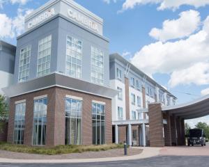 アップルトンにあるCambria Hotel Appletonの病院前面の表面