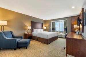 Ένα ή περισσότερα κρεβάτια σε δωμάτιο στο Comfort Inn & Suites +98 φωτογραφίες