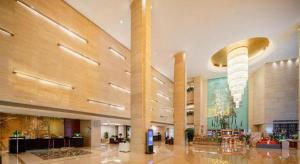 a lobby of a building with a large lobbyasteryasteryasteryasteryasteryasteryastery at Grand Metropark Hotel Chongqing in Chongqing