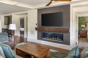 Μια τηλεόραση ή/και κέντρο ψυχαγωγίας στο Hilton Vacation Club Mill Springs Lodge Pigeon Forge