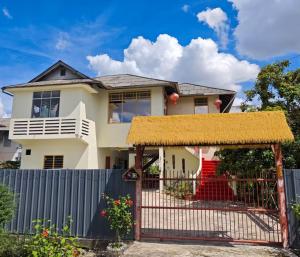 Το κτήριο όπου στεγάζεται  το δωμάτιο σε οικογενειακή κατοικία