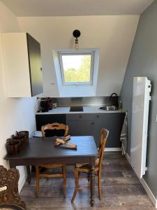 Kuchyň nebo kuchyňský kout v ubytování Divine Demeure Studio entier avec mezzanine pour se ressourcer en bord de mer