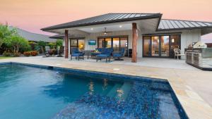 Photo de la galerie de l'établissement ISLAND SEABATICAL Restful 3BR Ainamalu Home with Private Pool, à Waikoloa