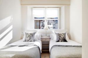 Postel nebo postele na pokoji v ubytování Val de Ruda Luxe 41 by FeelFree Rentals