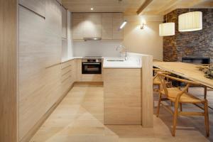 A kitchen or kitchenette at Val de Ruda Luxe 41 by FeelFree Rentals