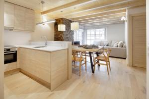A kitchen or kitchenette at Val de Ruda Luxe 41 by FeelFree Rentals