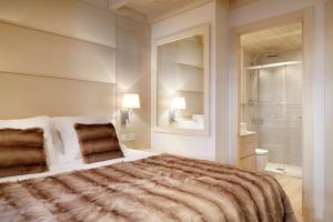A bathroom at Val de Ruda Luxe 41 by FeelFree Rentals